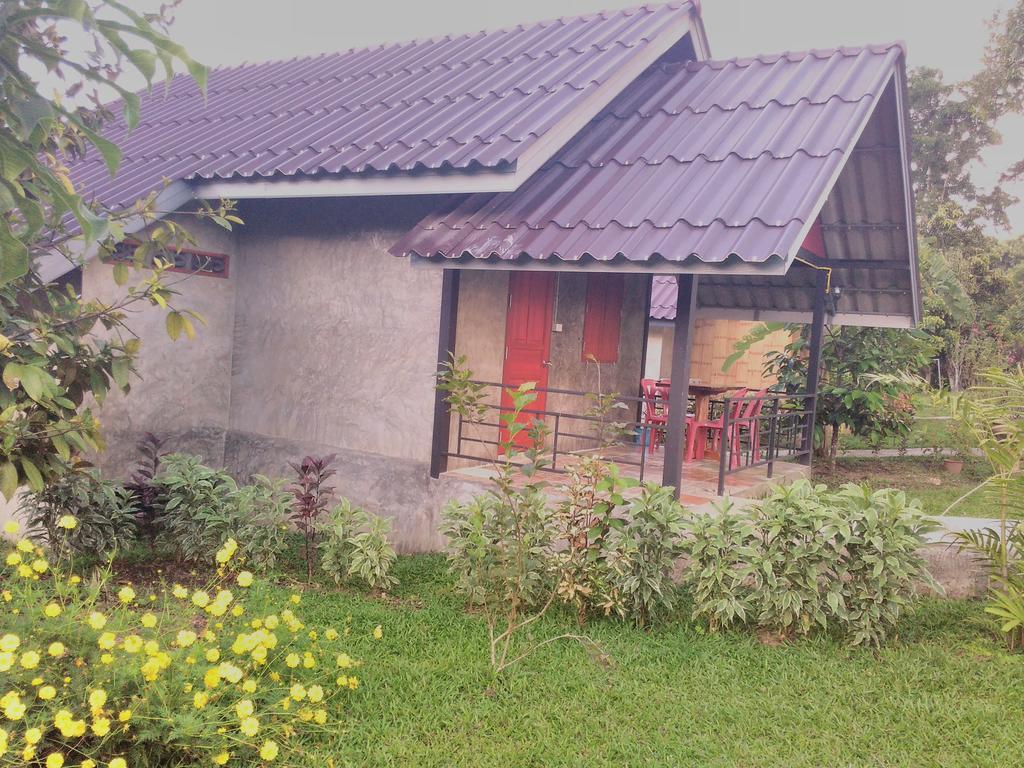 Ban Suan Sukjai Mae Sariang Hotel Luaran gambar