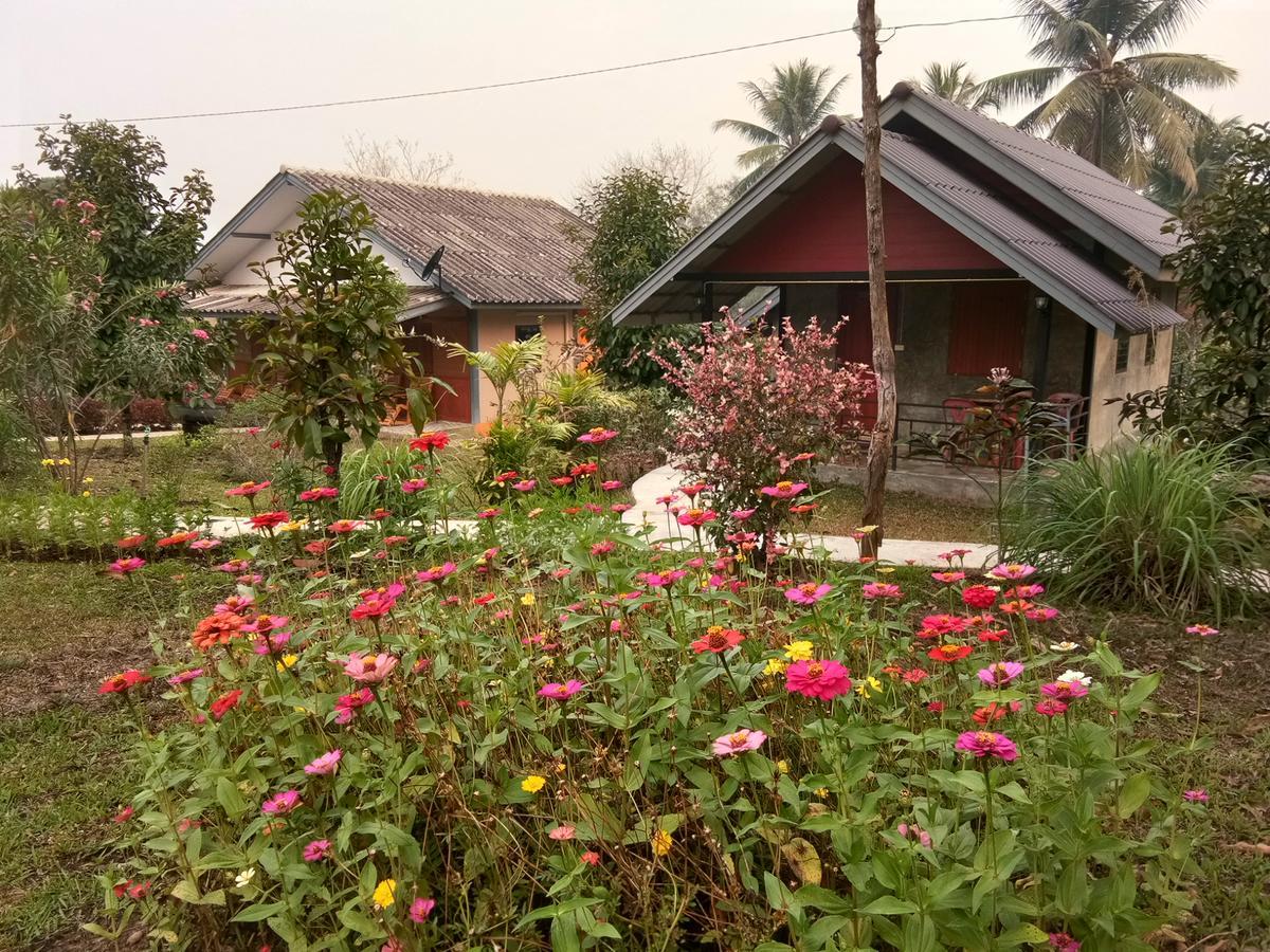Ban Suan Sukjai Mae Sariang Hotel Luaran gambar