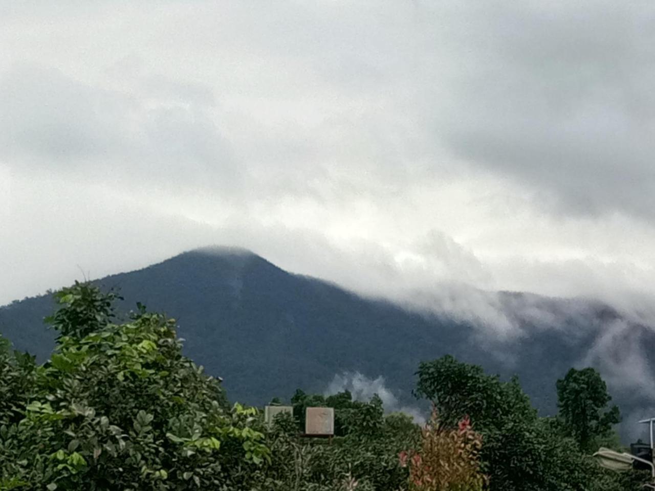 Ban Suan Sukjai Mae Sariang Hotel Luaran gambar