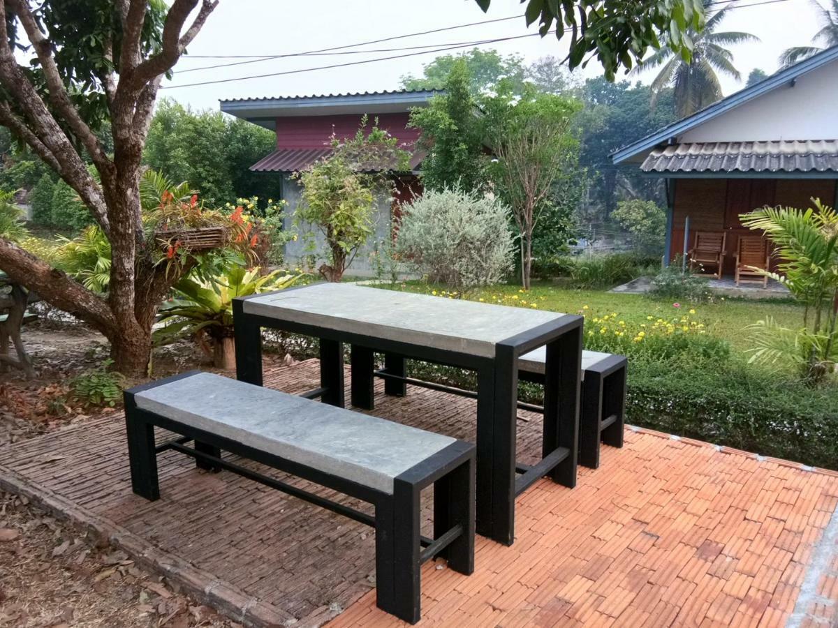 Ban Suan Sukjai Mae Sariang Hotel Luaran gambar